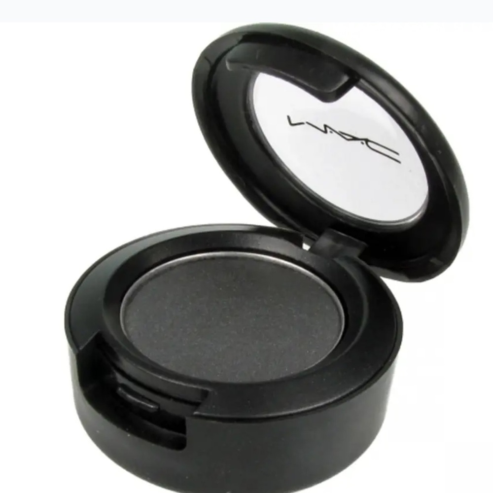 MAC Cosmetics Veluxe Pearl Eyeshadow in Knight Divine - BNIB & Discontinued